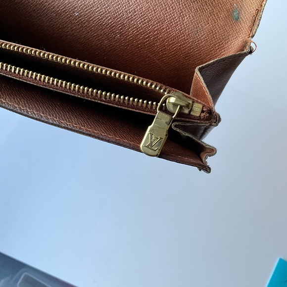 Louis Vuitton Monogram Wallet - Picture 14 of 14